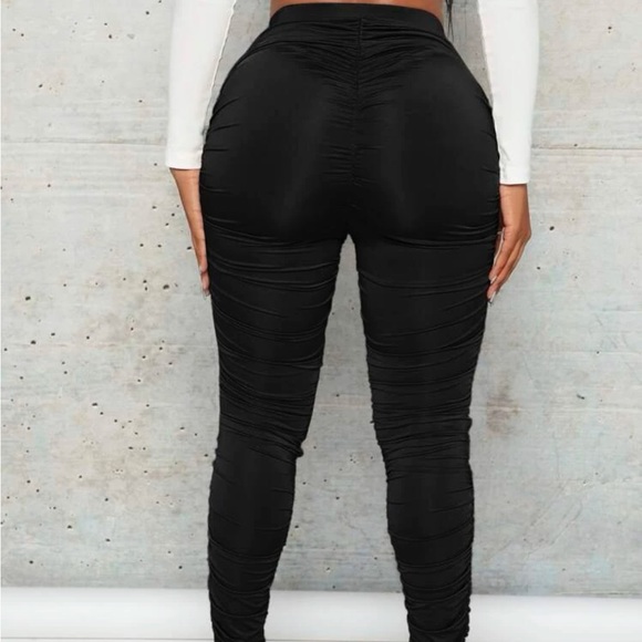 Black High Waisted Ruched Leggings. Size S - Picture 5 of 6